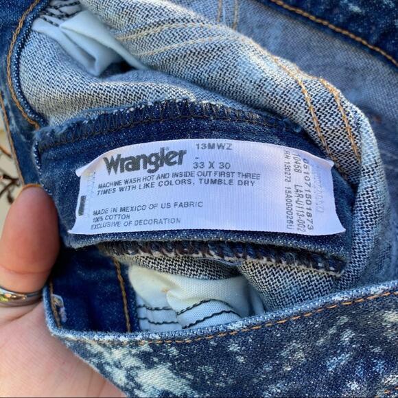 Vintage Wrangler “star splatter” cutoff jean short - Picture 5 of 6